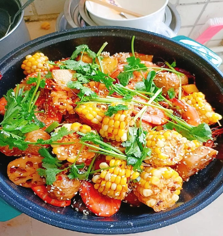 Mala Xiang Guo (Sichuan Spicy Hot Pot): A Chinese Fire Feast