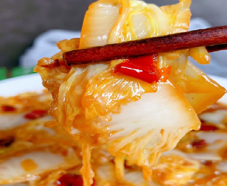 Chinese Sweet & Sour Cabbage Stir-Fry: 5-Minute Vegan Dish