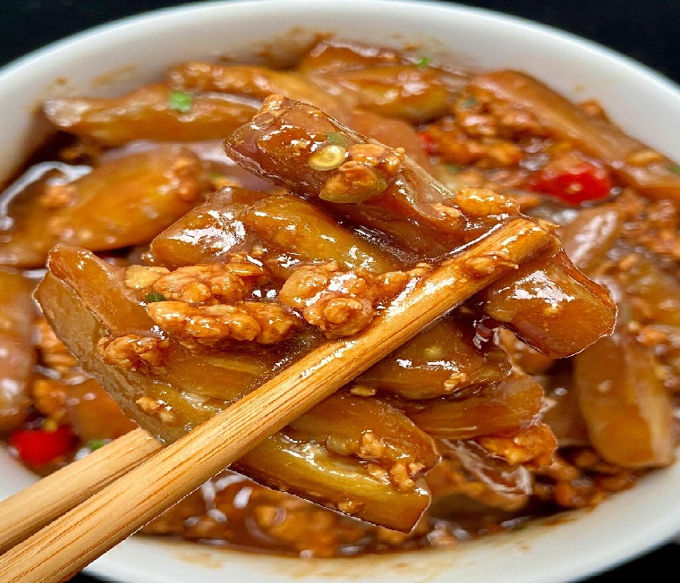 Spicy Garlic Eggplant with Ground Pork: Classic Chinese Food